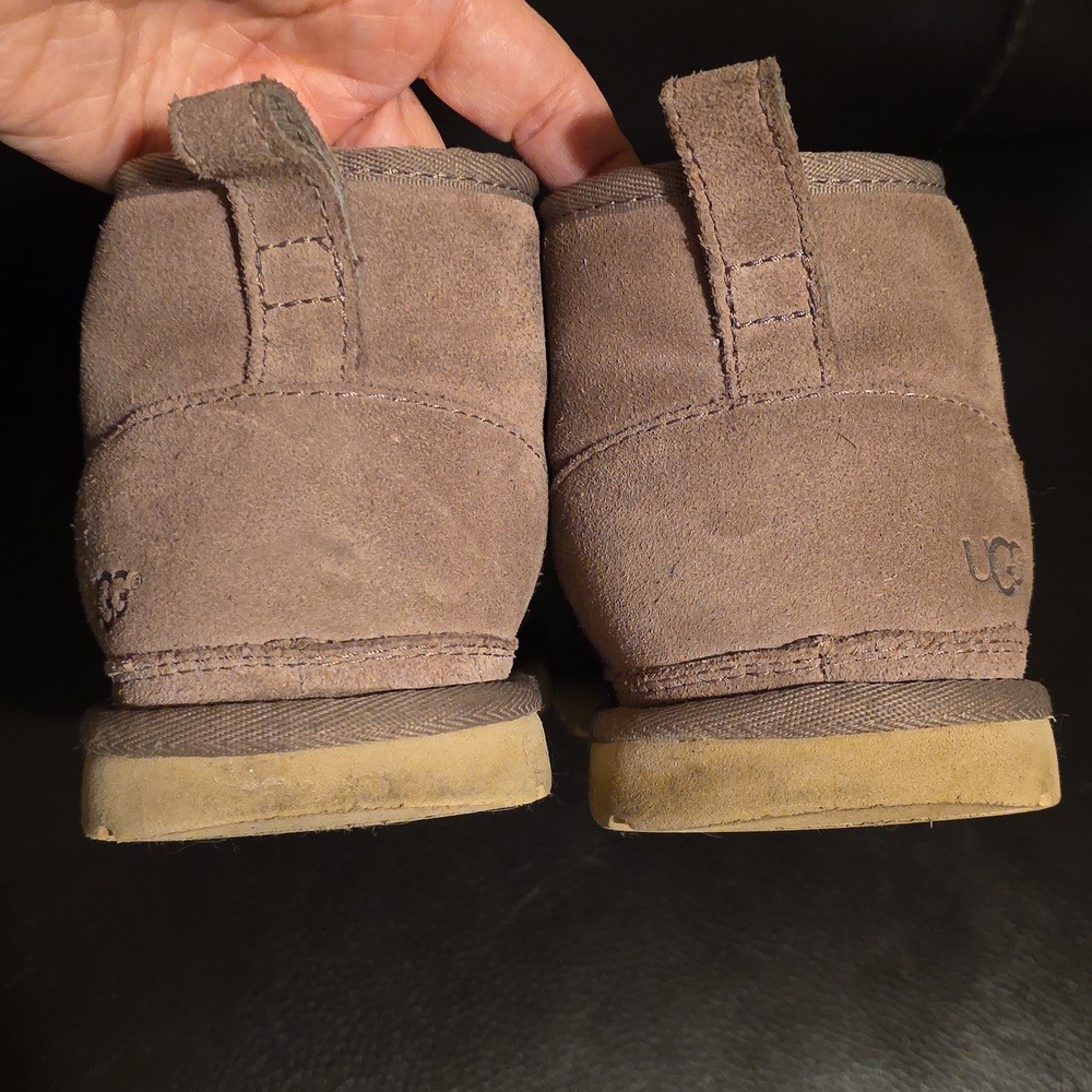 UGG Short Boots - Picture 4 of 8